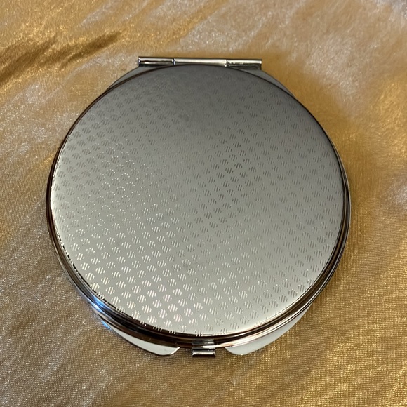Welds compact mirror - Picture 2 of 3